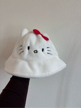 universal studios white plush Hello Kitty bucket hat
